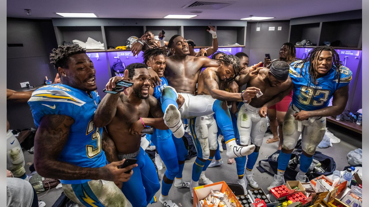 This Viral Locker-Room Moment Has NFL Fans Losing Their Minds
